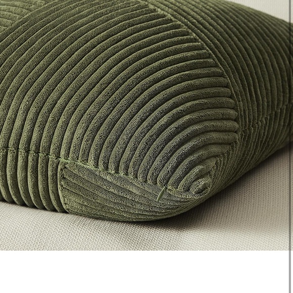 Green Decorative Throw Pillow Covers Set of 2 18x18 Inches for Couch Bed Sofa - Picture 5 of 8